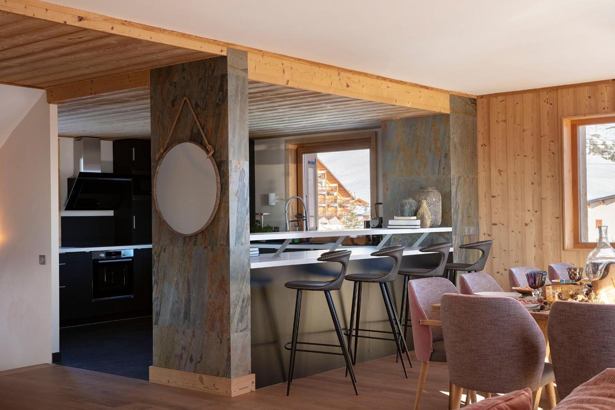 Grandes Rousses Hotel & Spa Alpe d'Huez Exteriér fotografie A kitchen in a chalet