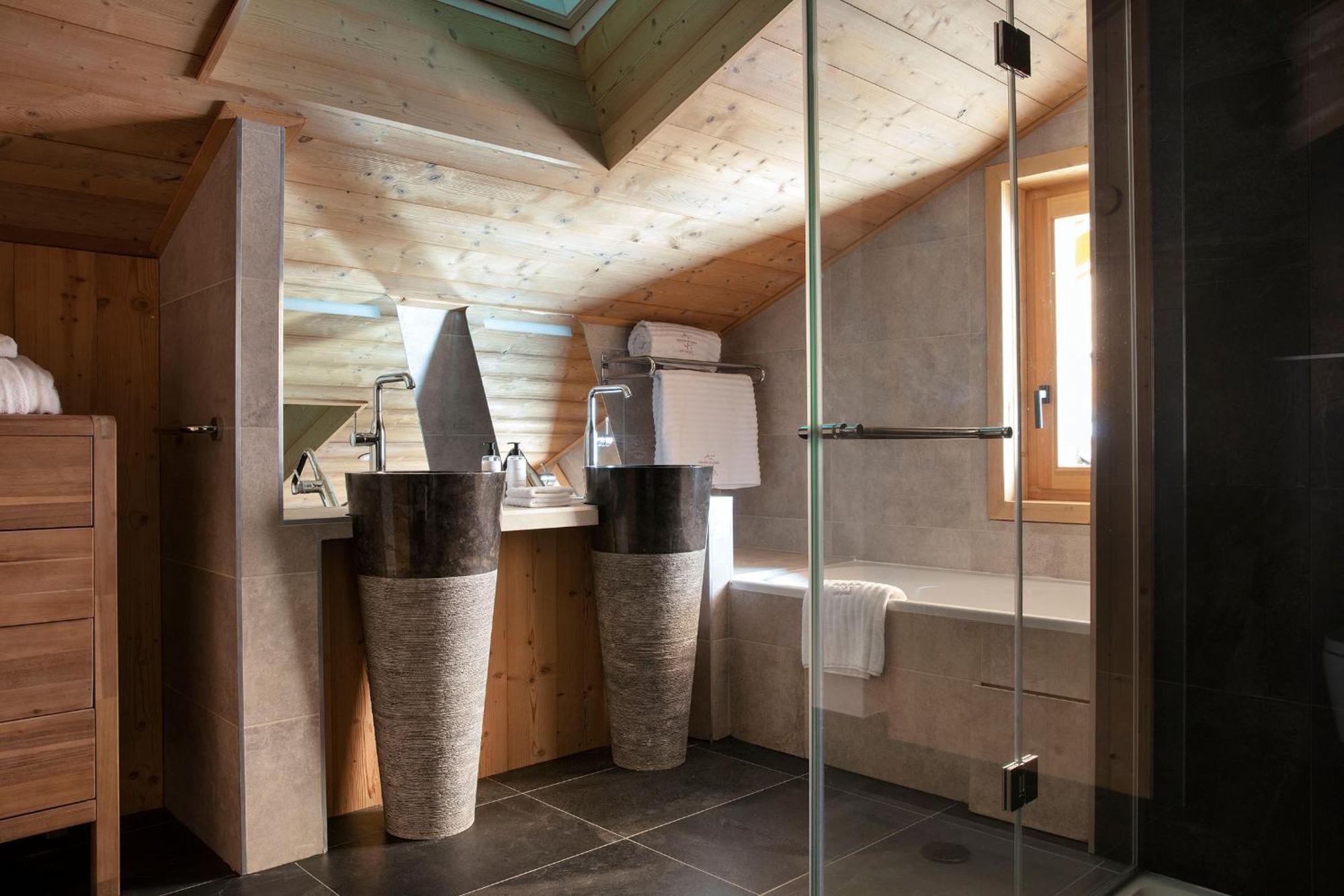 Grandes Rousses Hotel & Spa Alpe d'Huez Exteriér fotografie Bathroom in a chalet