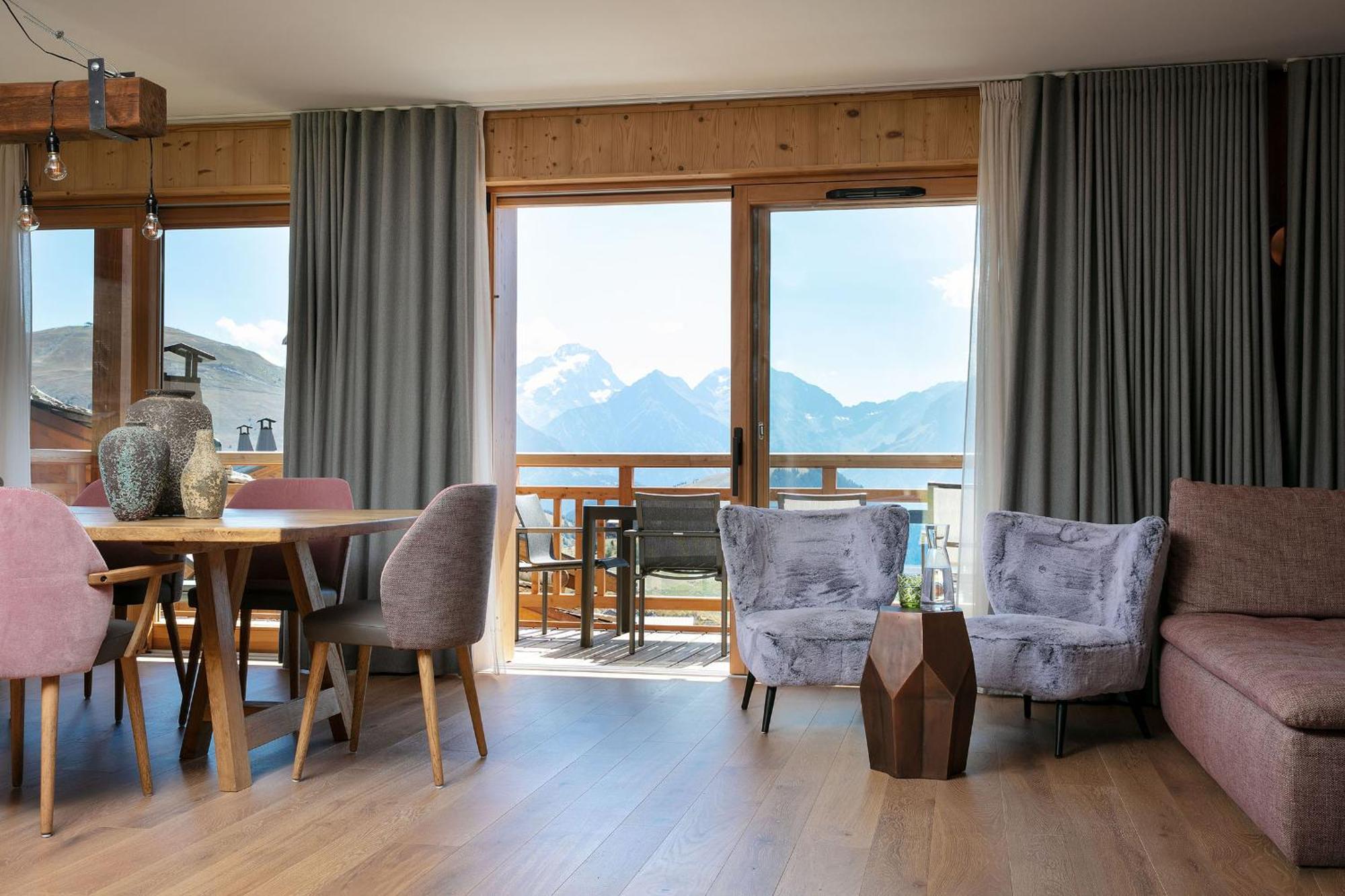 Grandes Rousses Hotel & Spa Alpe d'Huez Exteriér fotografie A living room in a chalet